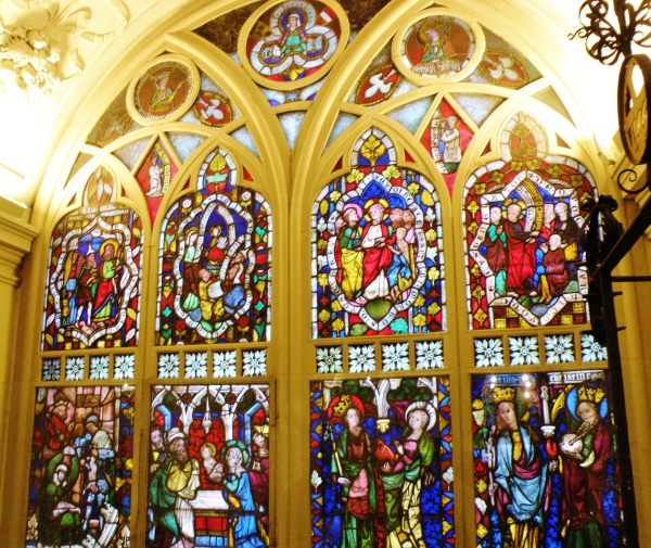 6_vitraze_z_13._az_15._storocia_v_oknach_kaplnky_sv._leopolda.jpg