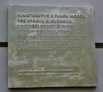 10_tabula_venovana_ustanovenoiu_ministerstva_s_plnou_mocou_pre_spravu_slovenska_na_cele_s_vavrom_srobarom.jpg