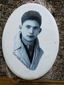 9a_detail_do_fotky_k_talianskemu_pomniku.jpg