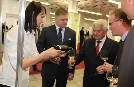 04_naliat_si_nechali_aj_premier_robert_fico_a_minister_podohospodarstva_lubomir_jahnatek.jpg