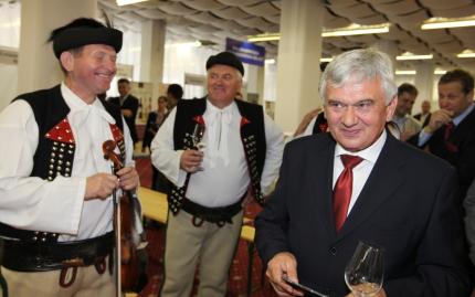 06_minister_jahnatek_bol_so_svetovou_vystavou_ocividne_spokojny.jpg