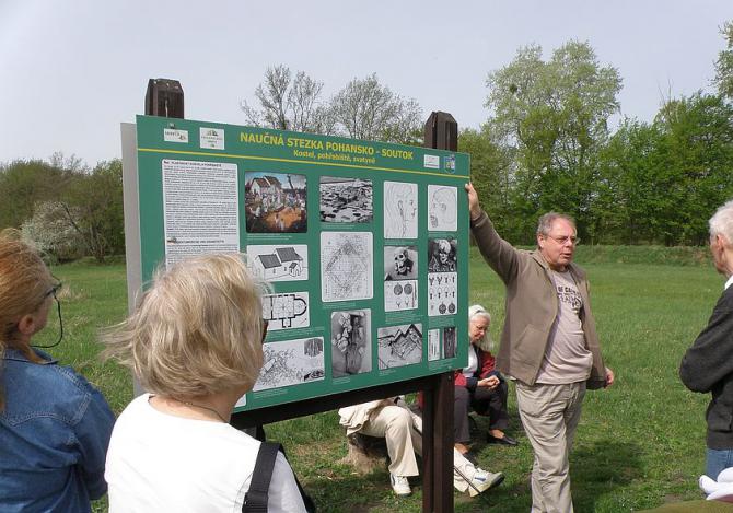 2_naucny_chodnik_v_lokalite_pohansko_blizko_juhomoravskeho_mesta_breclav.jpg