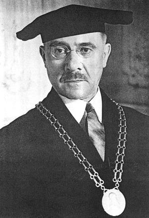 02_milanovi_hodzovi_na_navrh_pravnickej_fakulta_univerzity_komenskeho_udelili_28._februara_1938_cestny_doktorat.jpg