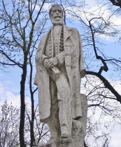 20_ludovit_stur_monument_levoca_496x600.jpg