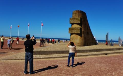 2_pomnik_na_omaha_beach.jpg
