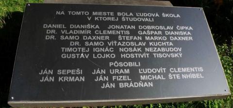 2_tisovec_pamatna_tabula_na_mieste_kde_bola_skola.jpg