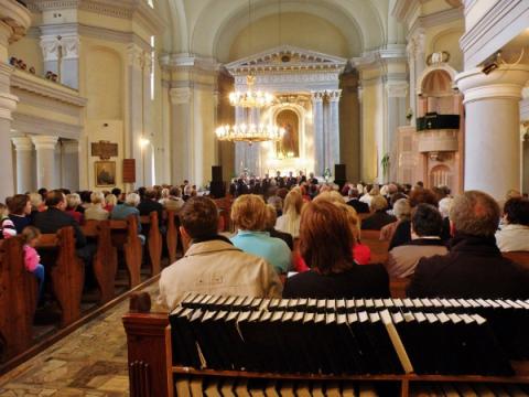 3_koncert_venovany_obetiam_represalii_50._rokov_zacal_muzsky_spevokol_dr._samuela_daxnera._600x450.jpg