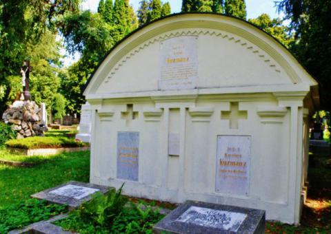 4_rodinna_hrobka_karola_kuzmanyho.jpg