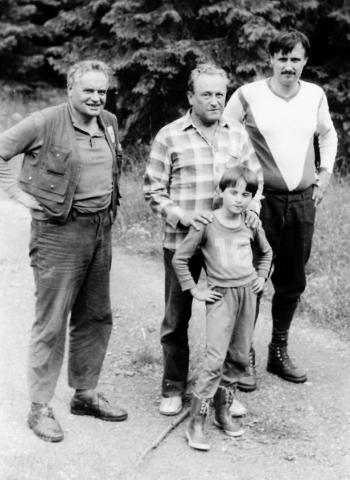 7._milos_a_ilja_krnovci_s_vladom_lackom_vlavo_a_malym_andrejom_v_lupcianskej_doline_7._jula_1985._2.jpg