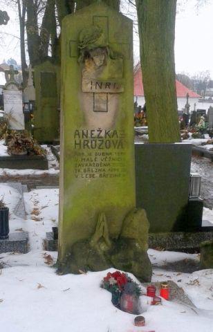 hrob_a.hruzove.jpg